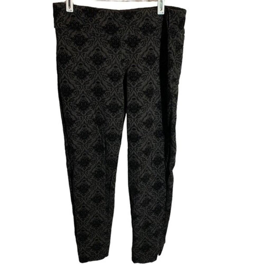 Zac & Rachel Womens Abstract 3D Felty Design Leggings. Size Medium.